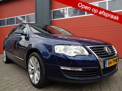 Volkswagen Passat Variant - 2.0 FSI Highline Business 150PK Clima Cruise Trekhaak 6-BAK NL-Auto LMV