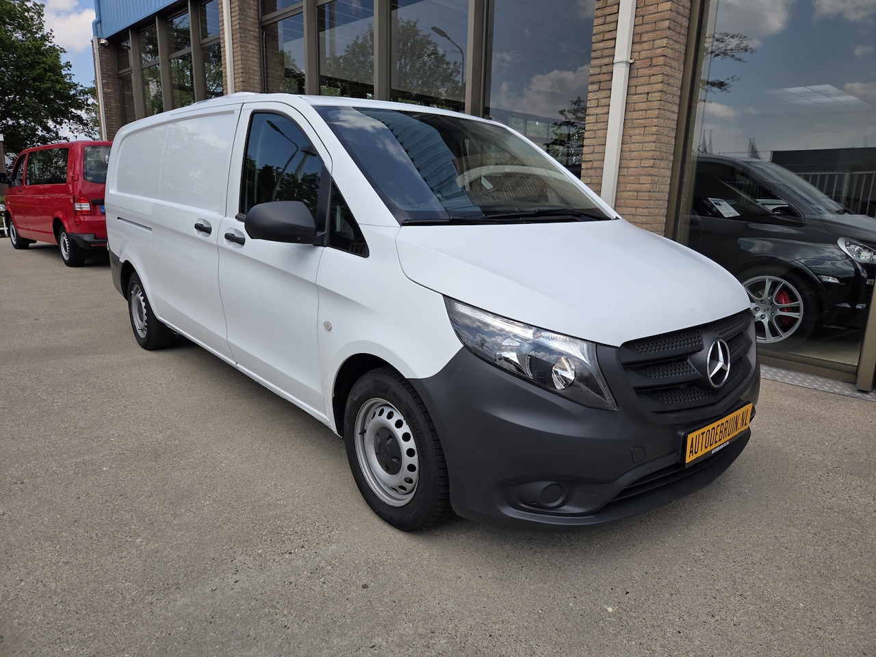 Mercedes-Benz Vito - 114 CDI AUTOMAAT L3 KOELWAGEN Extra Lang & Airco Achteruitrijcamera  Cruise control - AutoWereld.nl