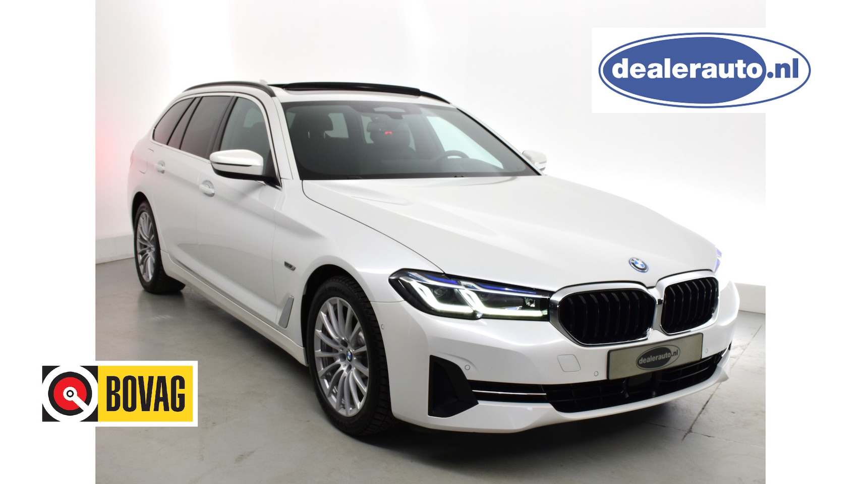 BMW 5-serie Touring - 520e High Executive-Comfortstoelen- Harman Kardon - Comfort/ Massage-HUD-Panorama-Trekhaak - AutoWereld.nl