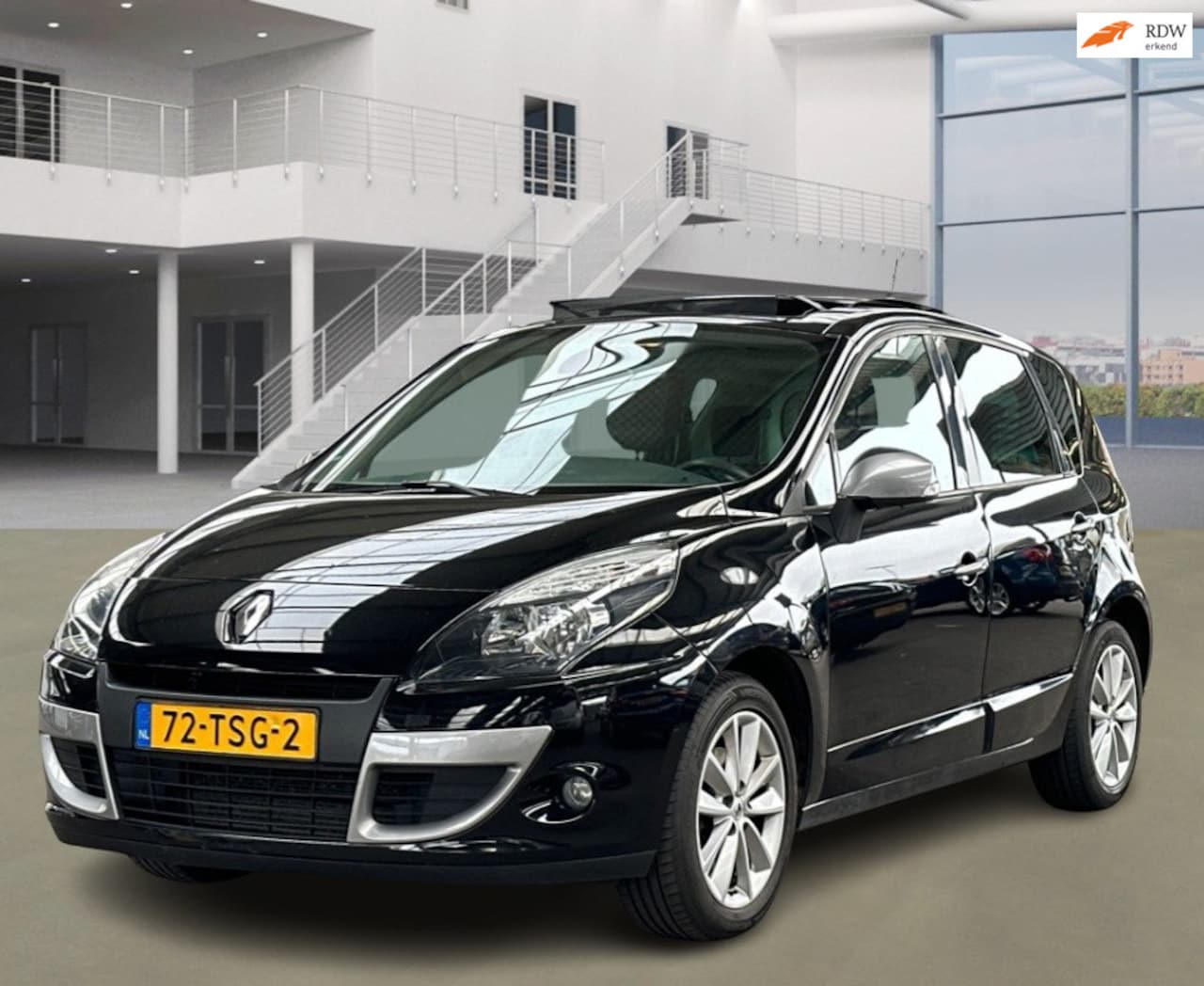 Renault Scénic - 1.6 dCi Parisiènne PANO NAVI PSENSOR TREKHAAK CRUISE 2 X SLEUTELS - AutoWereld.nl