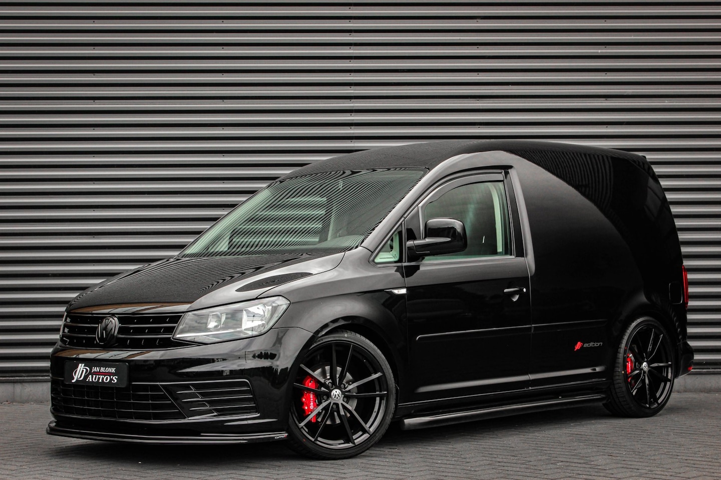 Volkswagen Caddy - 2.0 TDI 185PK JB- EDITION MARGE BTW VRIJ/ FULL BLACK / SCHROEFSET / LEDEREN BEKLEDING / NI - AutoWereld.nl