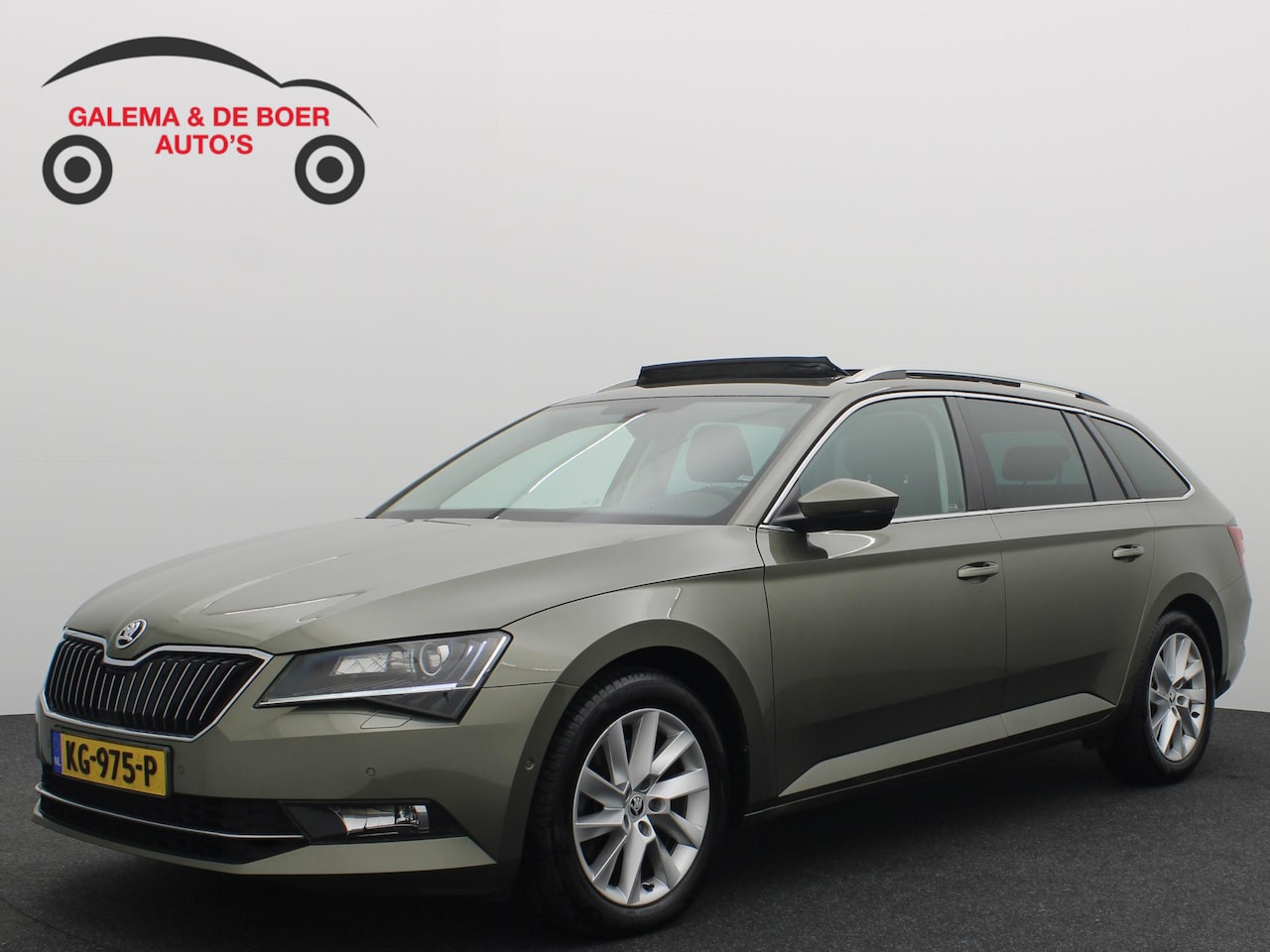 Skoda Superb Combi - 1.8 TSI Style Business AUTOMAAT / TREKHAAK / PANORAMADAK / STOELVERW / CARPLAY / CAMERA / - AutoWereld.nl