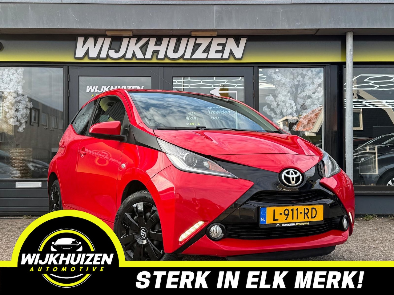 Toyota Aygo - 1.0 VVT-i x-play met Led !!! Airco !!! Navigatie !!! Nap !!! - AutoWereld.nl