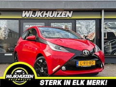 Toyota Aygo - 1.0 VVT-i x-play met Led Airco Navigatie Nap