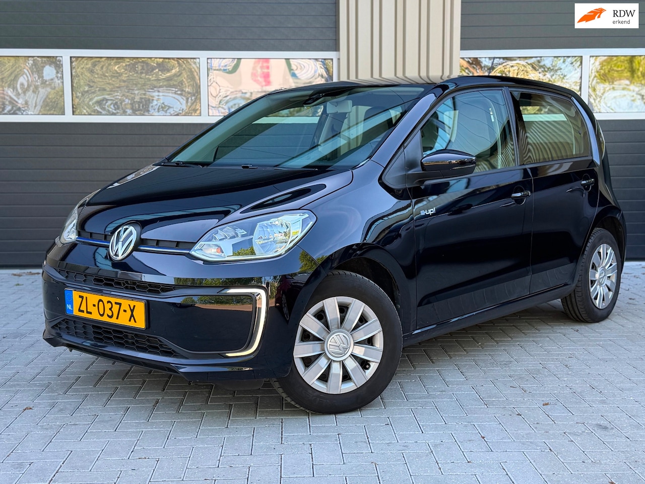 Volkswagen e-Up! - | airco | stoelverwarming | 5 deurs | achteruitrijcamera - AutoWereld.nl