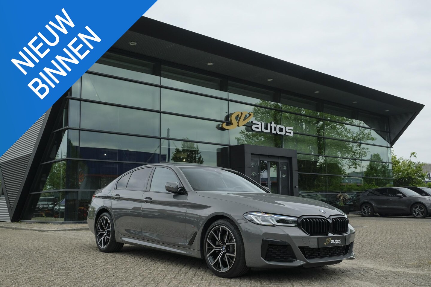 BMW 5-serie - 520i 184pk M-sport Schuifdak *BTW* Comfortstoelen Individual Sfeerverlichting NLauto 1e Ei - AutoWereld.nl