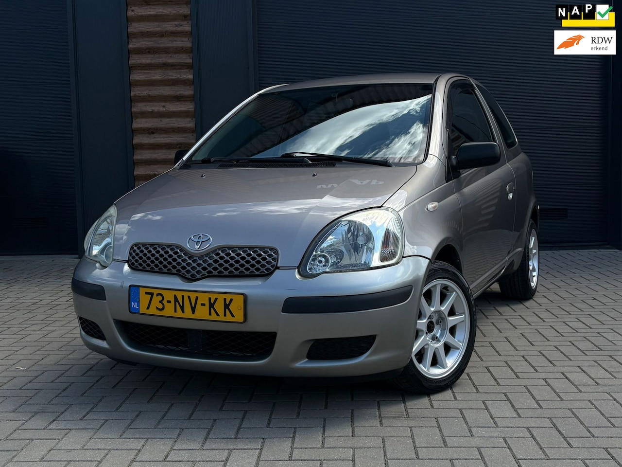 Toyota Yaris - 1.3 VVT-i Idols UNIEK LAGE KMSTAND 107xxx - AutoWereld.nl