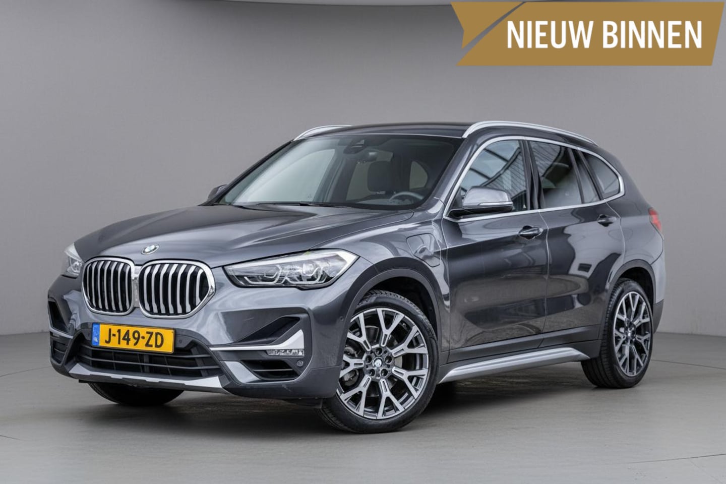 BMW X1 - xDrive25e High Executive Org.NL|Pano-dak|Leder|Trekhaak|Camera|HuD|19'' - AutoWereld.nl