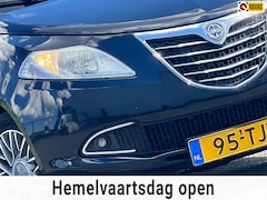 Lancia Y(psilon) - Ypsilon 0.9 TwinAir Platinum | Nero Vulcano | Airco/LMV/Blue&Me/PDC - Lekker fris