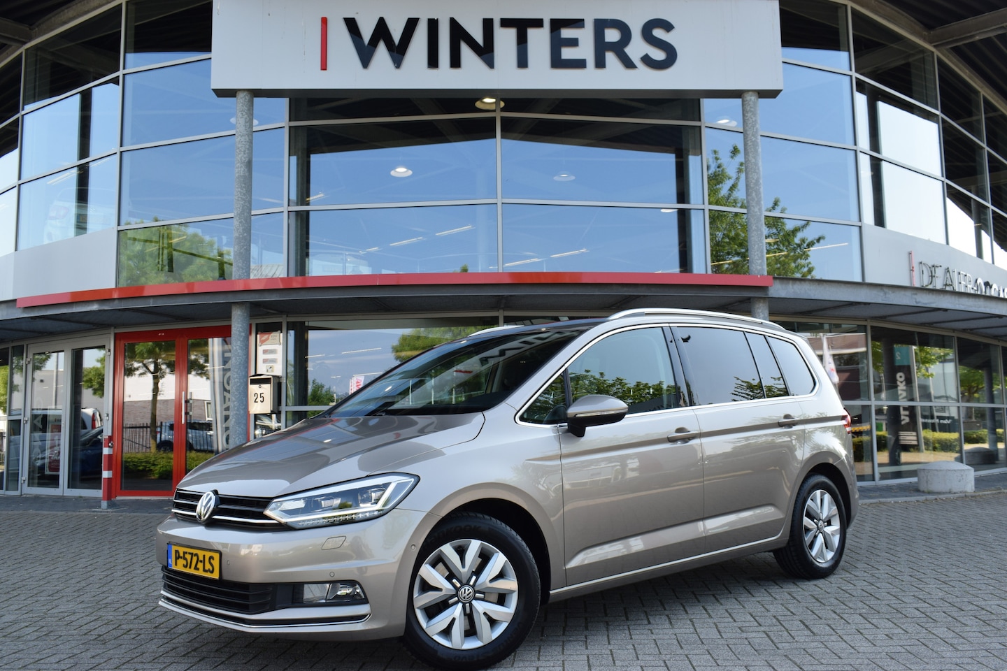 Volkswagen Touran - 1.2 TSI Highline 7p | 7-Zits | Kantel/ Schuifdak | Stoelverwarming | Navigatie | Adaptieve - AutoWereld.nl