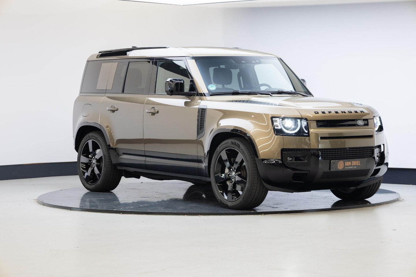 Land Rover Defender 110 - 2.0 P300e 110 X-Dynamic HSE | Towing Pack | Cold Climate | 22 Inch | Head-Up | - AutoWereld.nl