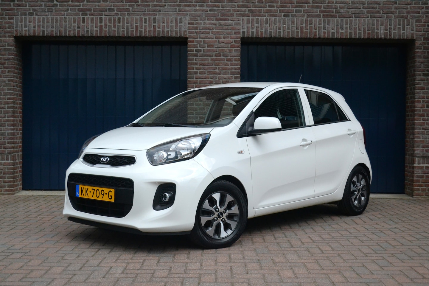 Kia Picanto - 1.0 CVVT EconomyPlusLine | Trekhaak | Achteruitrijcamera | Navigatie | Airco - AutoWereld.nl