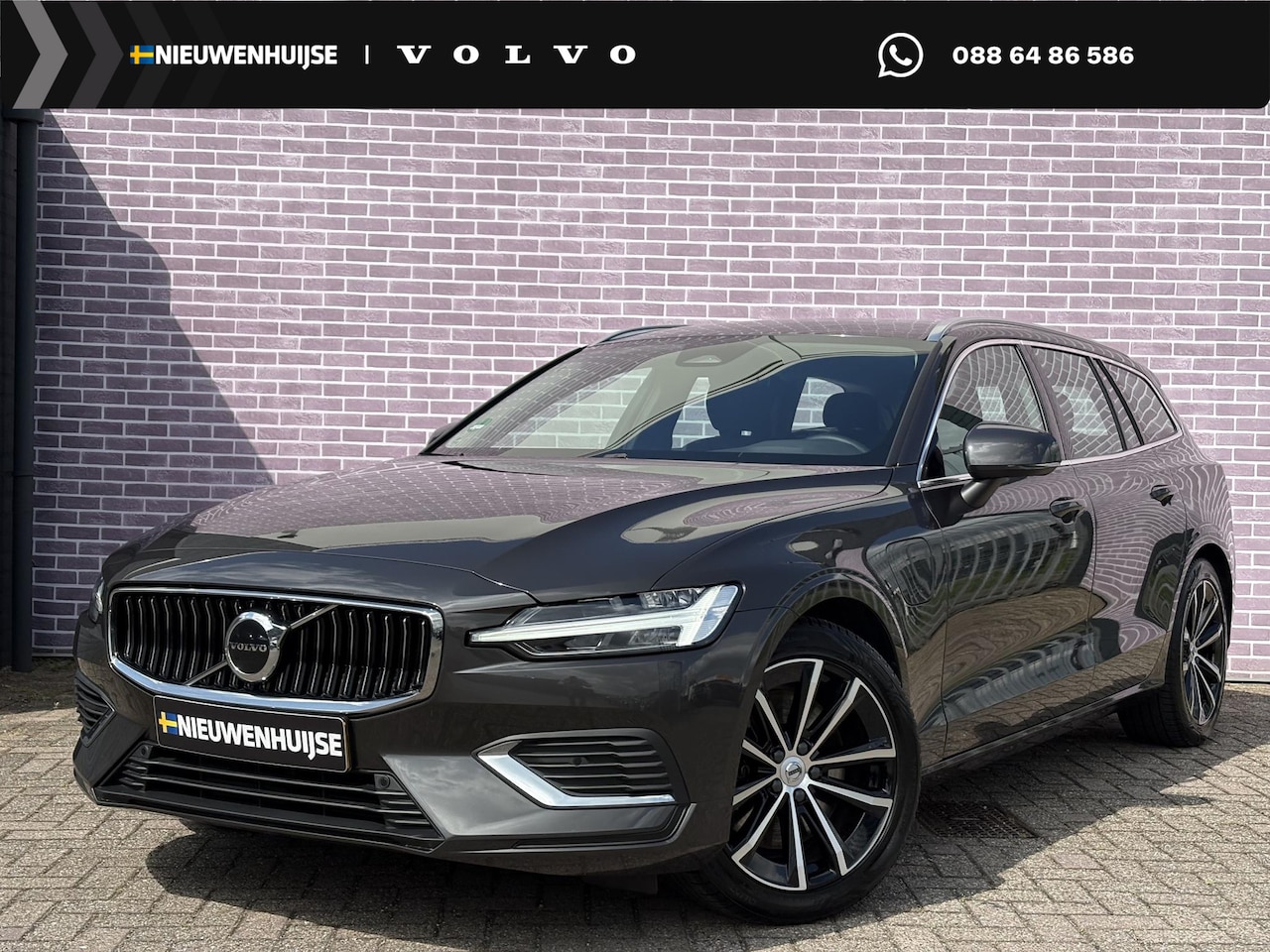 Volvo V60 - 2.0 T6 Plug-in hybrid AWD Essential Bright | Leder | Adaptieve cruise | BLIS | Stoelverwar - AutoWereld.nl