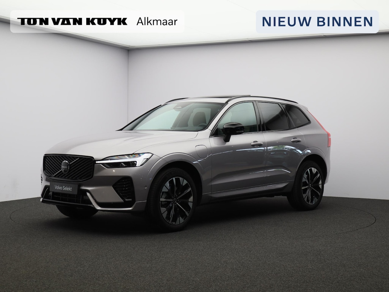 Volvo XC60 - T6 350PK Plug-in hybrid AWD Plus Dark / Panoramisch Dak / Head-Up / 360gr Camera / Stuur+S - AutoWereld.nl
