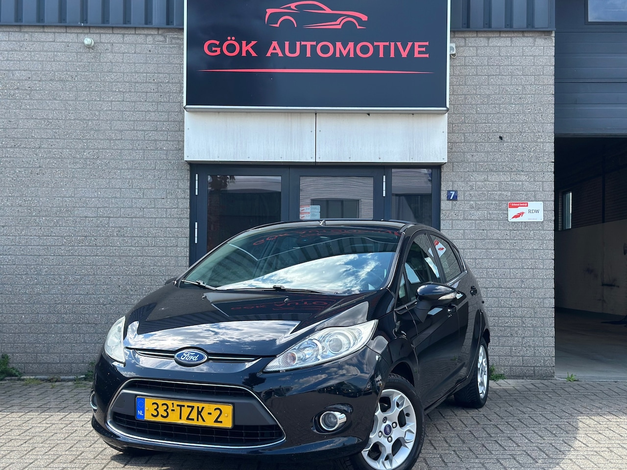 Ford Fiesta - 1.25 Titanium / Voorruit Verwarming / NAP / DB Riem VV / PDC / Clima / Cruise Control - AutoWereld.nl