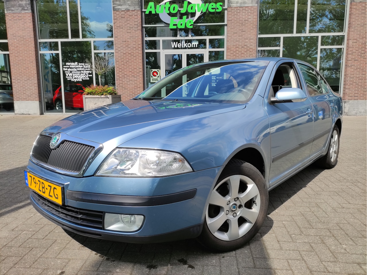 Skoda Octavia - 1.6 Ambiente Trekhaak - Climatronic - Parkeersensoren - LMV - AutoWereld.nl