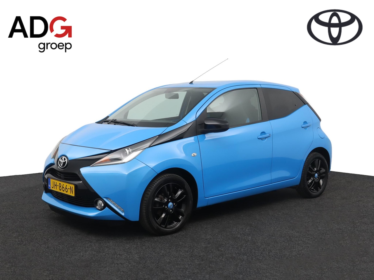 Toyota Aygo - 1.0 VVT-i x-cite | Airco | Parkeercamera | Lichtmetalen velgen | Groot media scherm | - AutoWereld.nl