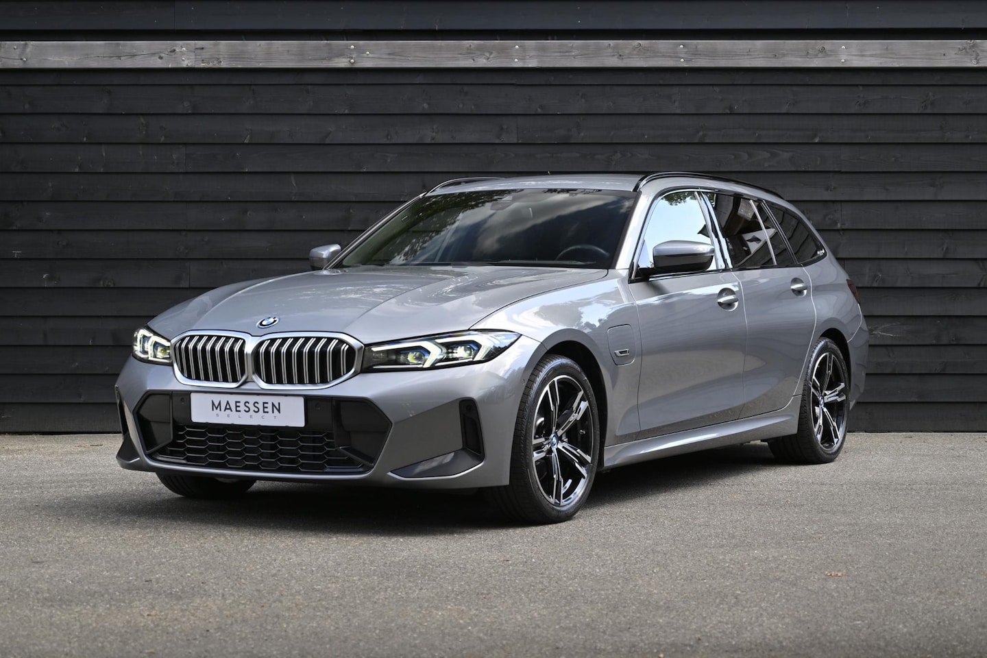 BMW 3-serie Touring - 330e | Leder| M-sport| HUD| Live cockpit - AutoWereld.nl