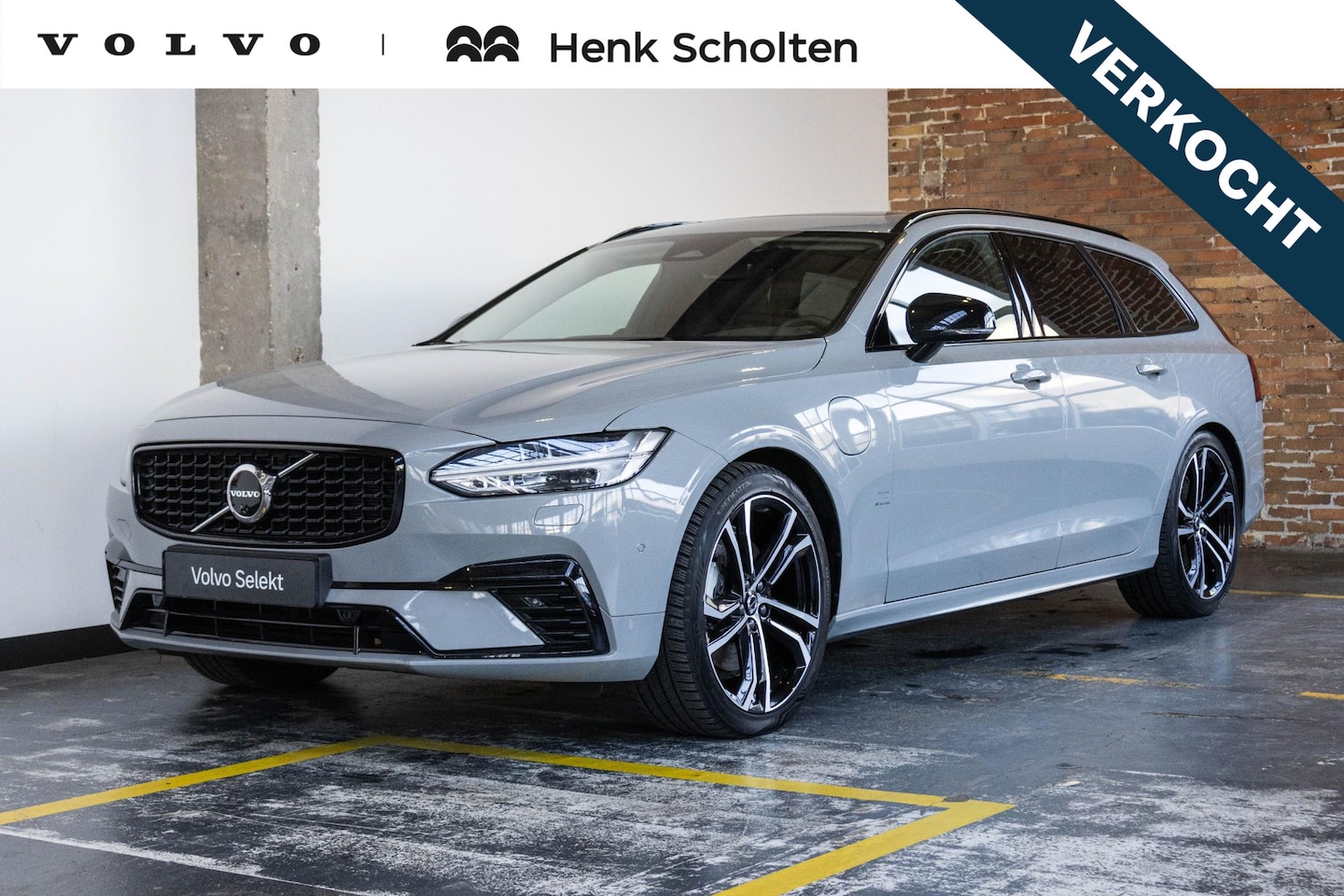 Volvo V90 - T8 Plug-in hybrid AWD Ultra Dark | Bowers & Wilkins Premium Audio | Luchtvering | Gelamine - AutoWereld.nl