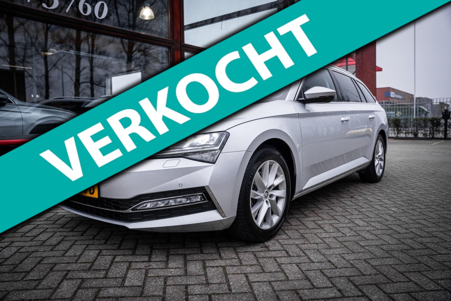 Skoda Superb Combi - 1.4 TSI iV Business Edition Plus | Trekhaak | Memory stoelen | Parkeer hulp | Navigatie | - AutoWereld.nl