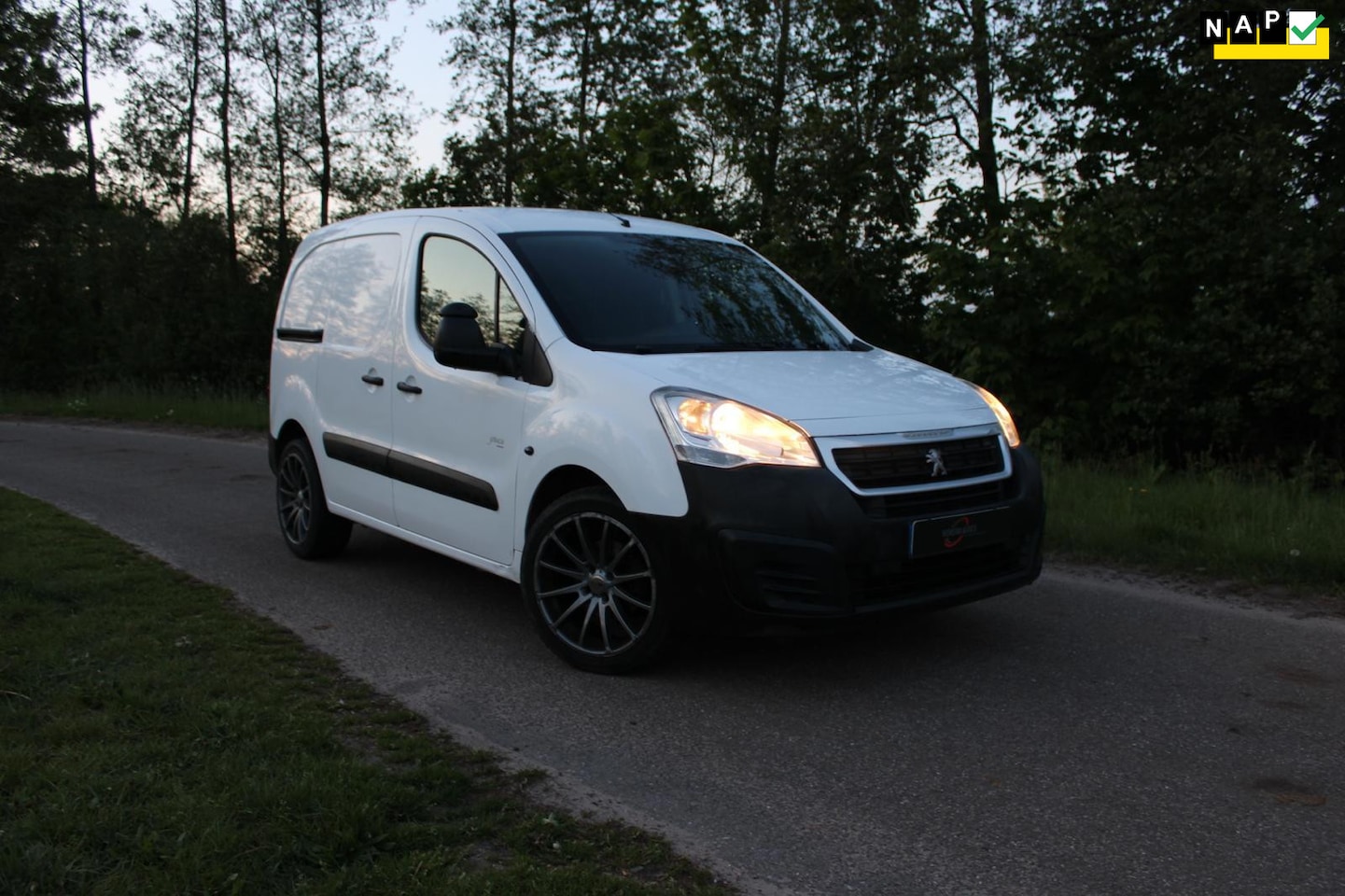 Peugeot Partner - 1.6 BlueHDi 150dkm! Nieuwe APK! - AutoWereld.nl