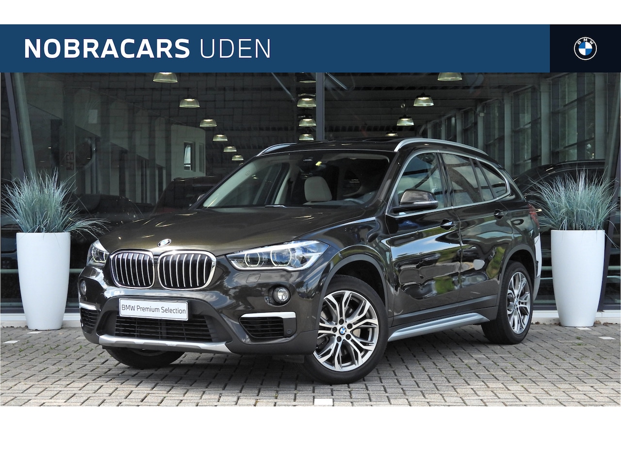 BMW X1 - sDrive20i High Executive Automaat / Panoramadak / Adaptieve LED / Harman Kardon / Stoelver - AutoWereld.nl