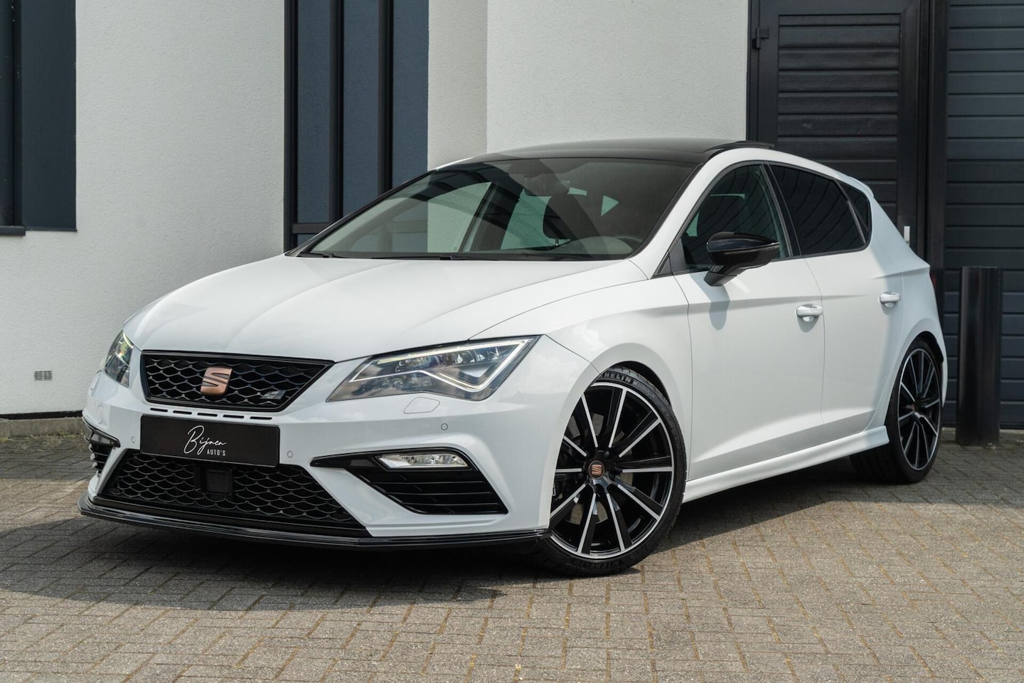 SEAT Leon - 2.0 TSI CUPRA PANO / KLEP / CAMERA - AutoWereld.nl