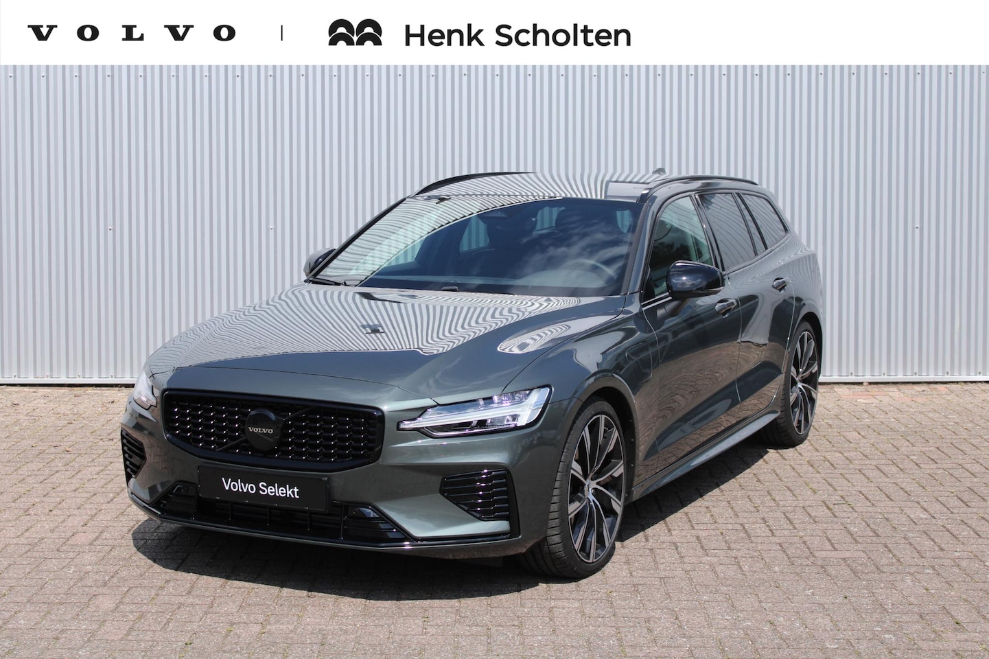 Volvo V60 - T8 Automaat Plug-in hybrid AWD Plus Dark |Performance Edition| Black Edition logos | Exter - AutoWereld.nl