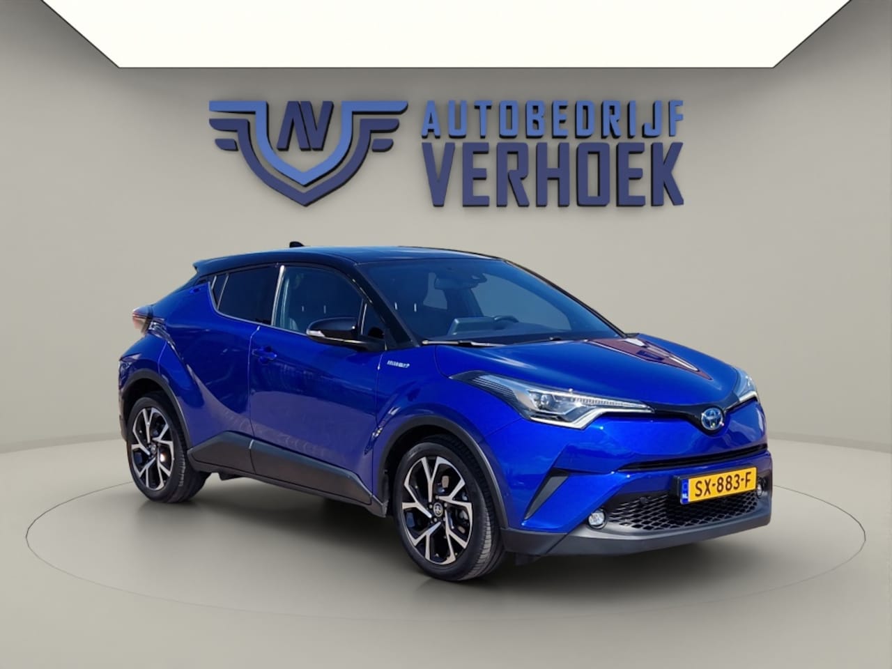 Toyota C-HR - 1.8 Hybrid Bi-Tone Plus NL Auto - Leer - JBL Audio - AutoWereld.nl