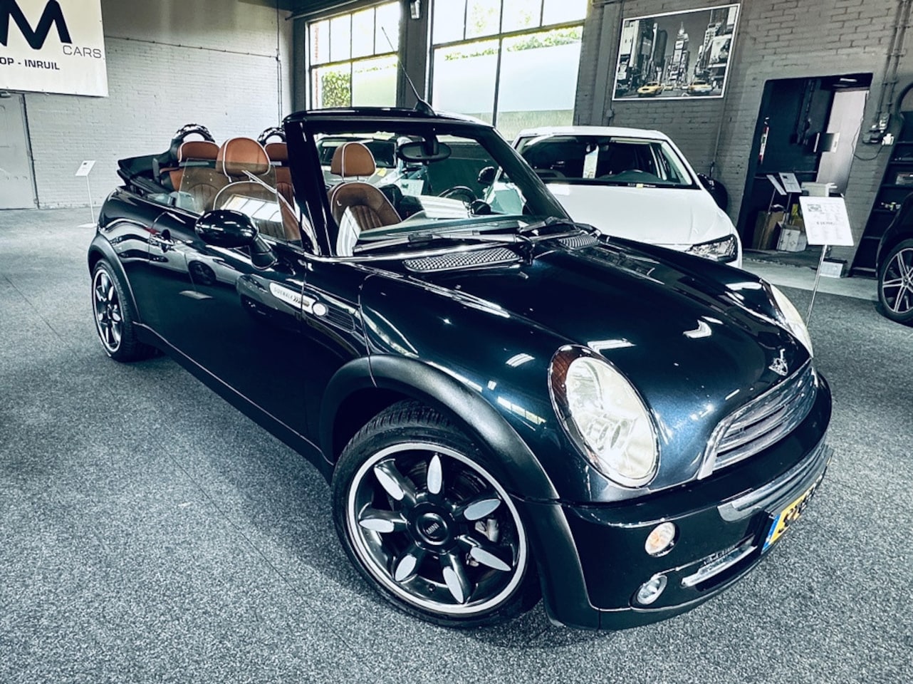 MINI Cabrio - Mini 1.6 One SIDEWALK EDITION!! - LEER - STOELVW - AIRCO - VELGEN - AutoWereld.nl