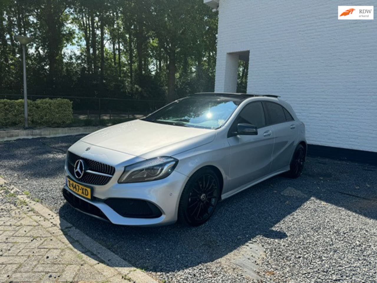 Mercedes-Benz A-klasse - 180 AMG PAKKET PANO BTW 12 MAANDEN GARANTIE - AutoWereld.nl
