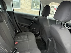 Peugeot 208 - 1.2 Vti Active Schade , Rijd wel.