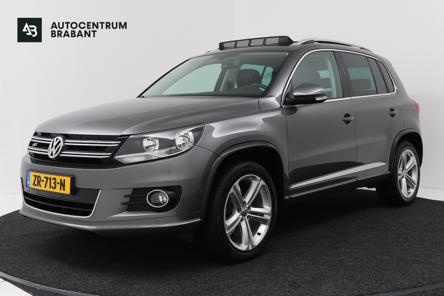 Volkswagen Tiguan - 1.4 TSI R-Line Edition (PANORAMADAK, TREKHAAK, STOELVERWARMING, ELEKTR STOELEN, NAVIGATIE, - AutoWereld.nl