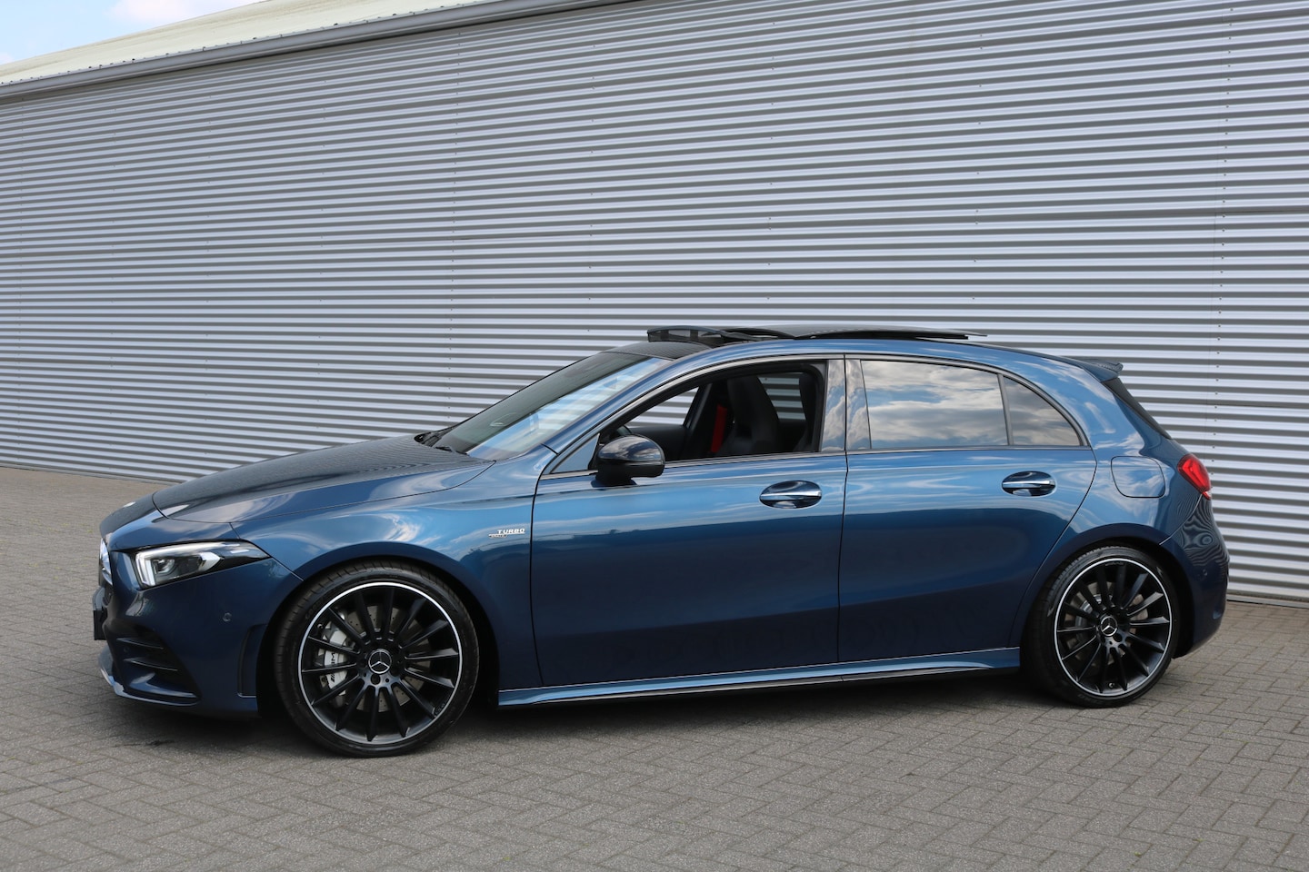 Mercedes-Benz A-klasse - AMG 35 4MATIC AMG NightPakket (Panoramadak Sportleder/Memory Carplay Burmester 360Camera S - AutoWereld.nl