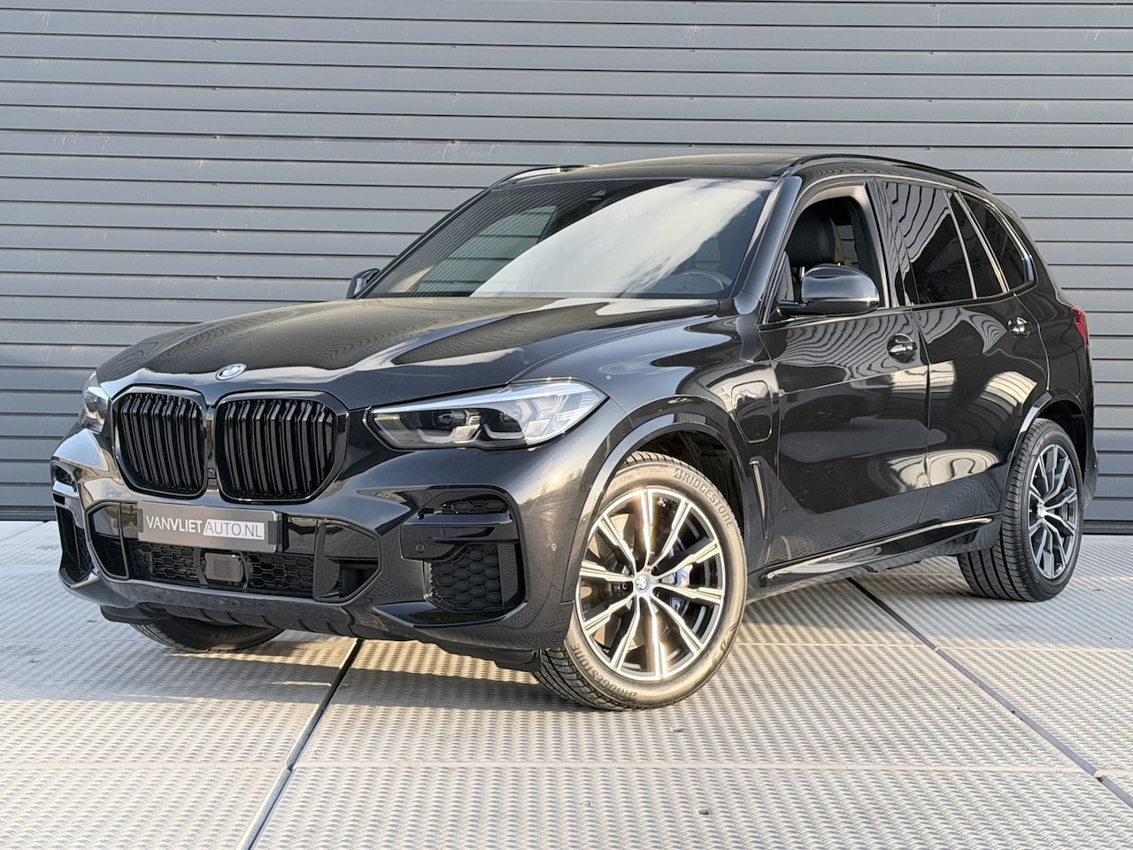 BMW X5 - xDrive45e High Executive M SPORT / Panorama Dak / Adaptieve Cruise / Trekhaak - AutoWereld.nl