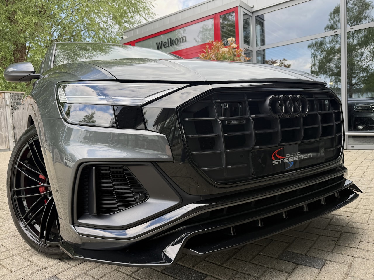 Audi Q8 - 55 TFSI-e QUATTRO *!* S-LINE *!* PANODAK/ RADAR/ 23 INCH/ SOFTCLOSE/ TREKHAAK *!* - AutoWereld.nl