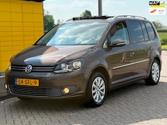 Volkswagen Touran - 1.2 TSI Highline BlueMotion 7persoons Pano-dak Navi Camera