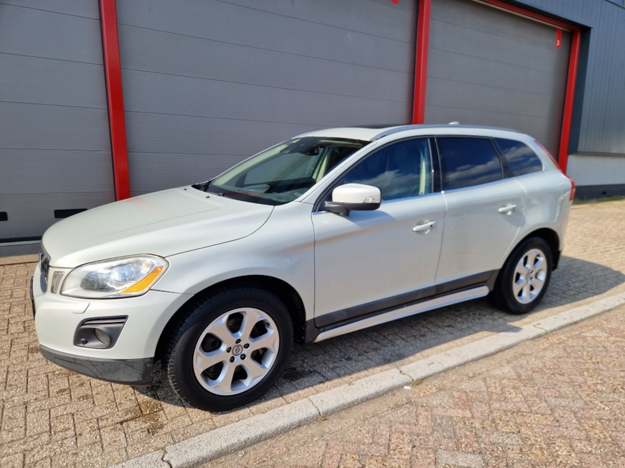 Volvo XC60 - 2.4 D5 AWD Summum - AutoWereld.nl