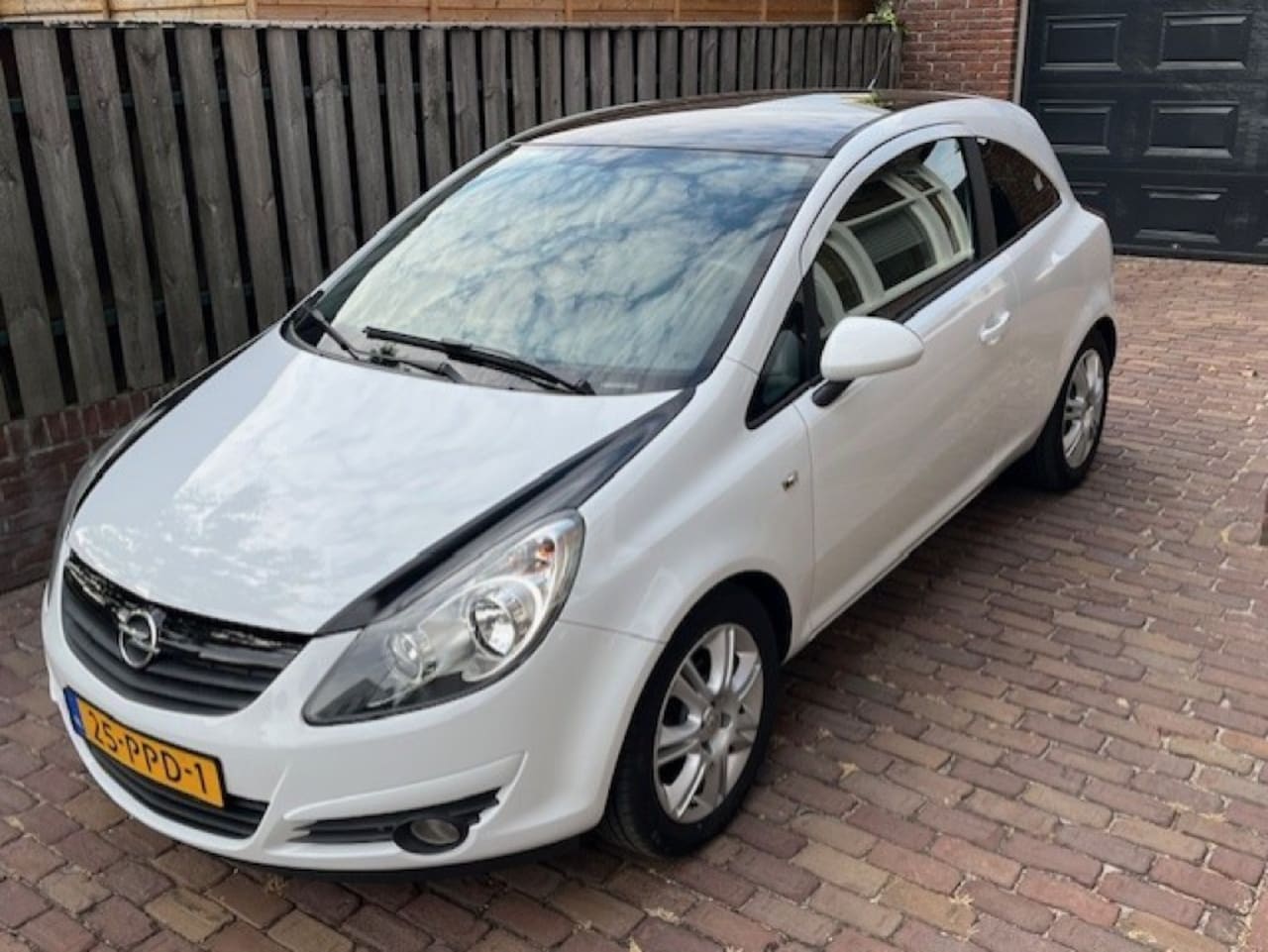 Opel Corsa - 1.4I Color Edition - AutoWereld.nl