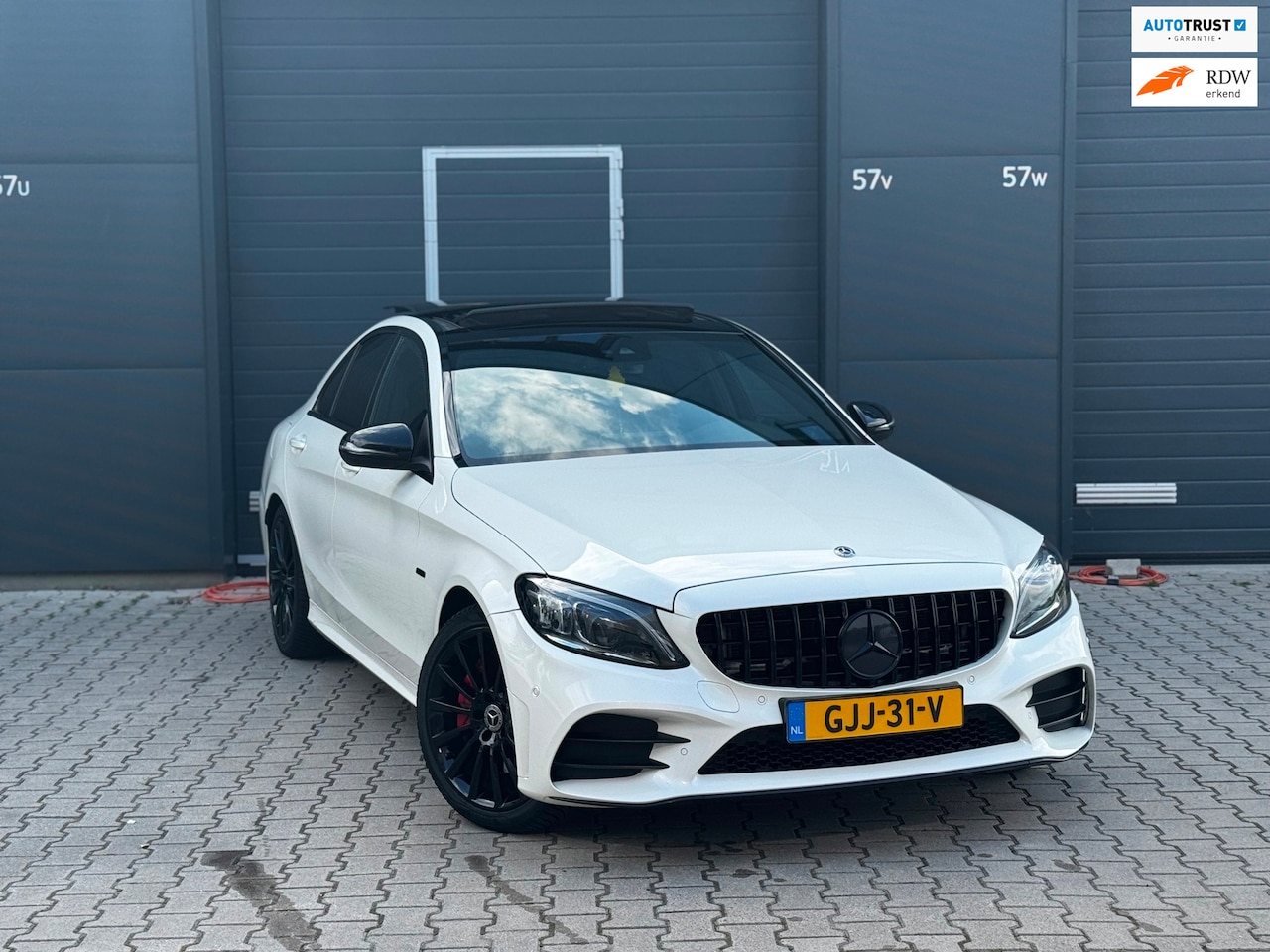 Mercedes-Benz C-klasse - 300 e AMG uitgevoerd, Pano, Sfeer, Parelmoer wit, Cam, BTW - AutoWereld.nl