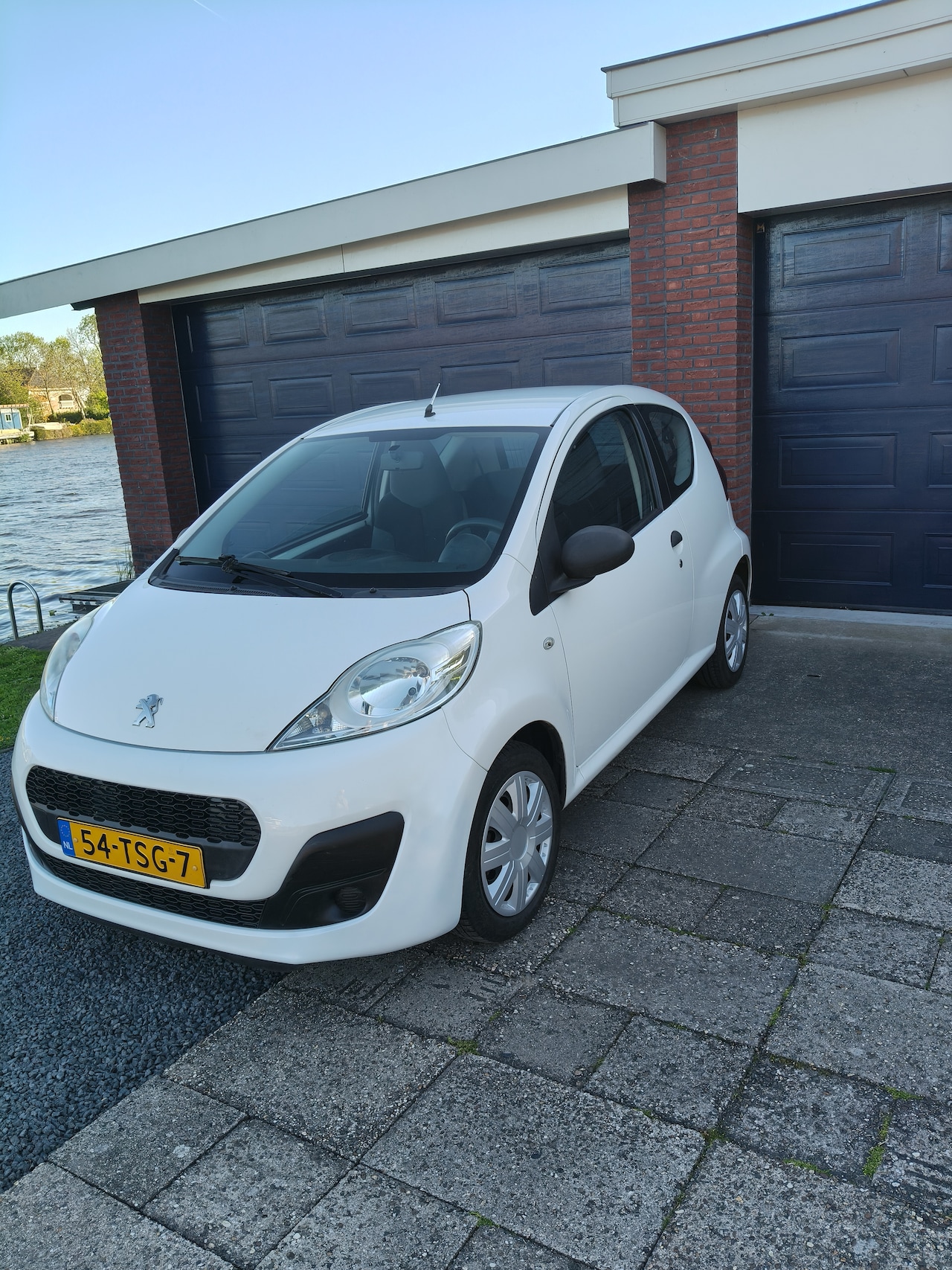 Peugeot 107 - 1.0 Access Accent - AutoWereld.nl