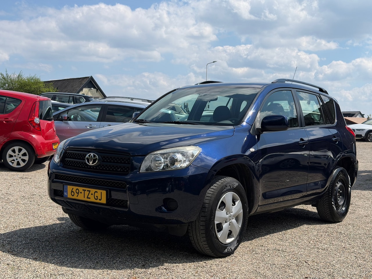 Toyota RAV4 - 2.0 VVTi 4WD Nette Auto Nieuwe Banden Goed Onderhouden Auto - AutoWereld.nl