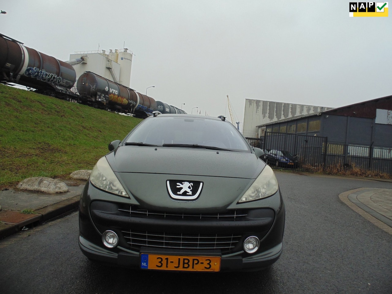 Peugeot 207 SW Outdoor - 1.6 VTi Met airco pano trekhaak - AutoWereld.nl