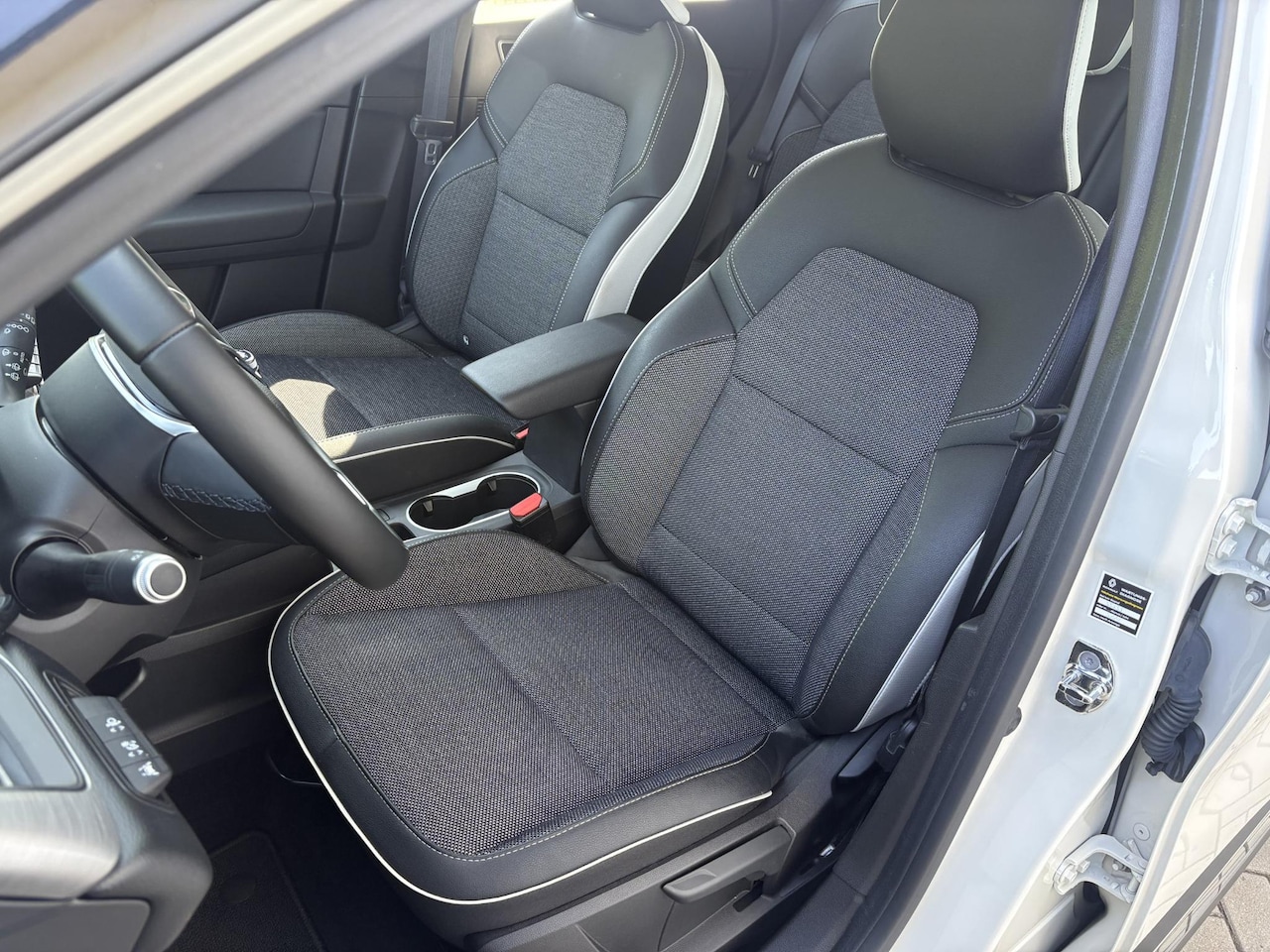 Renault Captur - 1.0 TCe 100 Intens | LED Pure vision | Keyless | stoelverwarming | Carplay | Navi