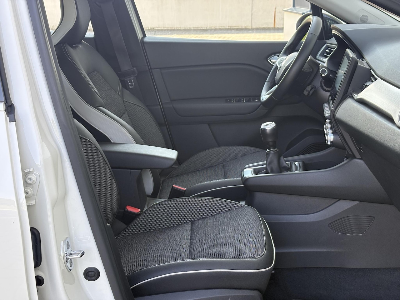 Renault Captur - 1.0 TCe 100 Intens | LED Pure vision | Keyless | stoelverwarming | Carplay | Navi