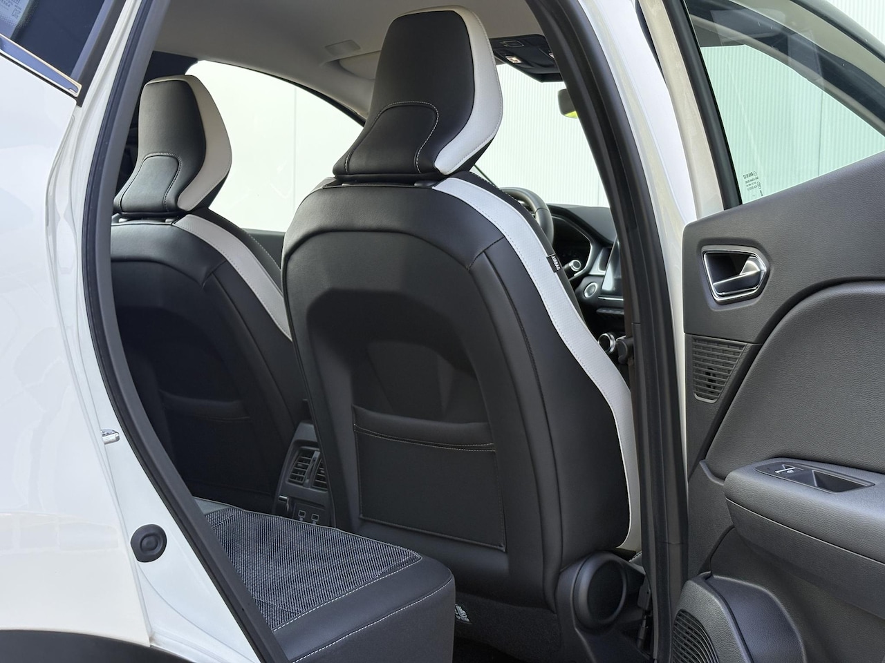 Renault Captur - 1.0 TCe 100 Intens | LED Pure vision | Keyless | stoelverwarming | Carplay | Navi