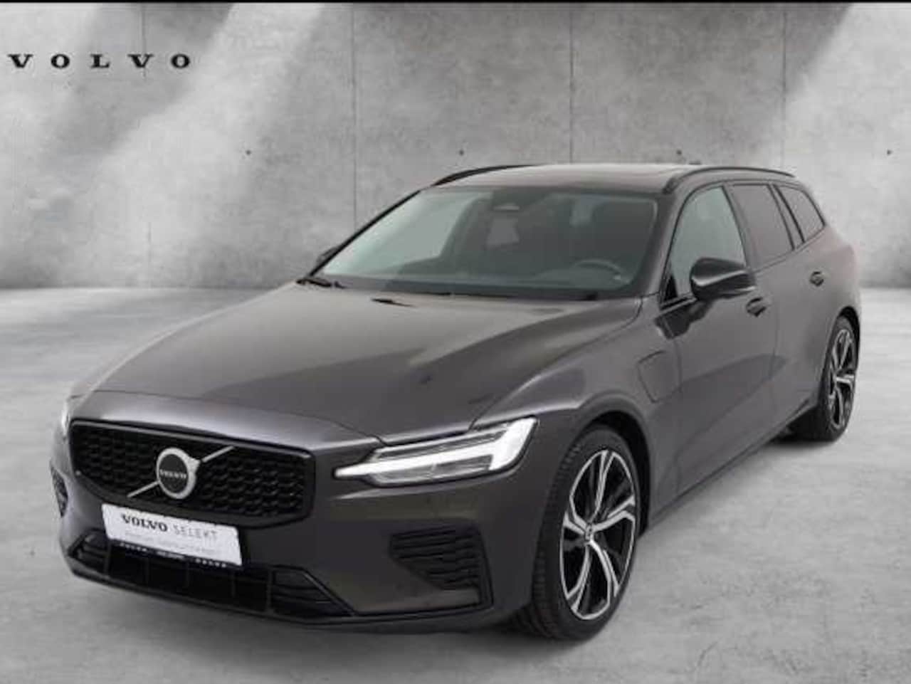Volvo V60 - 2.0 T8 Plug-in hybrid AWD Ultra Dark ** FULL OPTIONS, TREKH, PANO, MASSAGE, B&W ** 1e EIG - AutoWereld.nl
