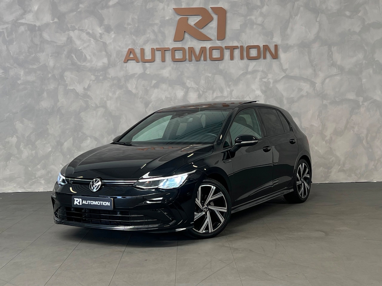 Volkswagen Golf - 1.5 eTSI 3x R-Line|CAMERA|PANO|KEYLESS|BLINDSPOT|IQ.LIGHT|AMBIENT|ACC|STUURVERWARMING|STOE - AutoWereld.nl