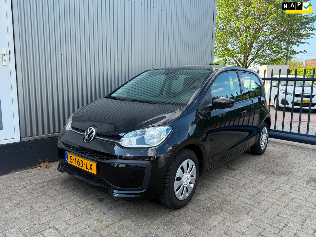 Volkswagen Up! - 1.0 / ACHTERUITRIJCAMERA / CRUISE CONTROL / AIRCO / PARKEERSENSOREN / CLIMATE CONTROL / NL - AutoWereld.nl