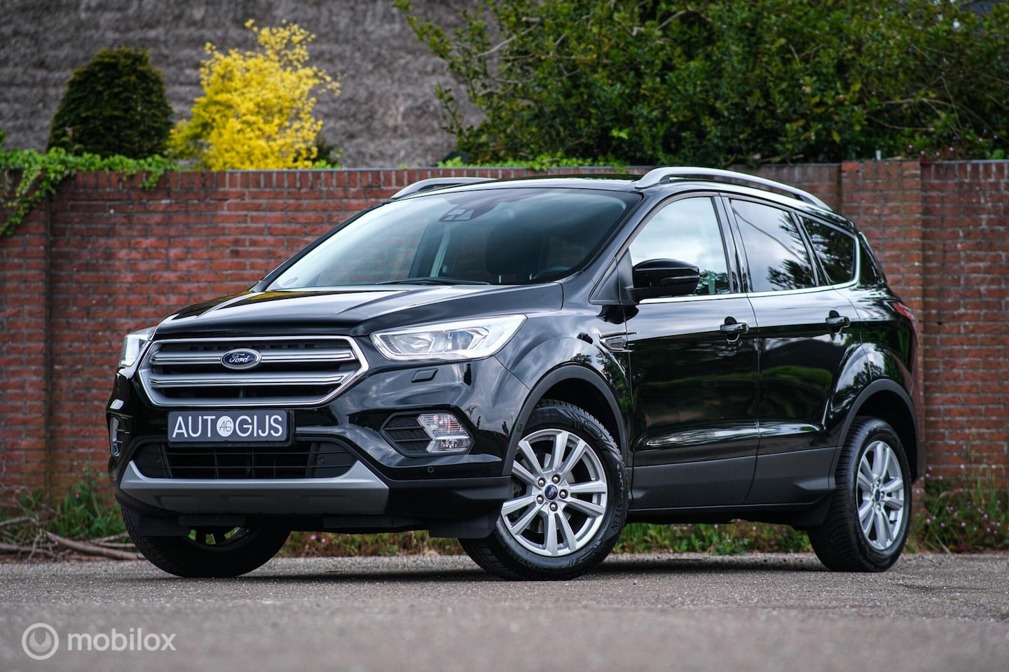 Ford Kuga - 1.5 EcoBoost Titanium | Camera | Trekhaak | LED | Stoel + stuur verwarming | All season | - AutoWereld.nl